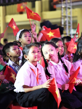 Hiện thực hóa gần 100 điều ước của học sinh trong đêm 'Trăng sáng muôn nơi'