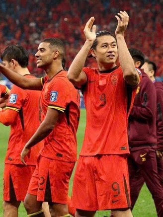 U.23 Trung Quốc thắng đậm Thái Lan 3-0 nhờ lão tướng… 37 tuổi rực sáng: Vào bán kết đấu Hàn Quốc