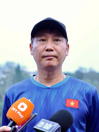 HLV Kim Sang-sik xin lỗi CLB Nam Định, tuyên bố cứng: 'Việt Nam sẽ thắng Thái Lan để vào chung kết'