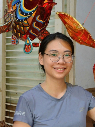 Bỏ việc văn phòng để làm lồng đèn, có chiếc giá hơn 100 triệu đồng