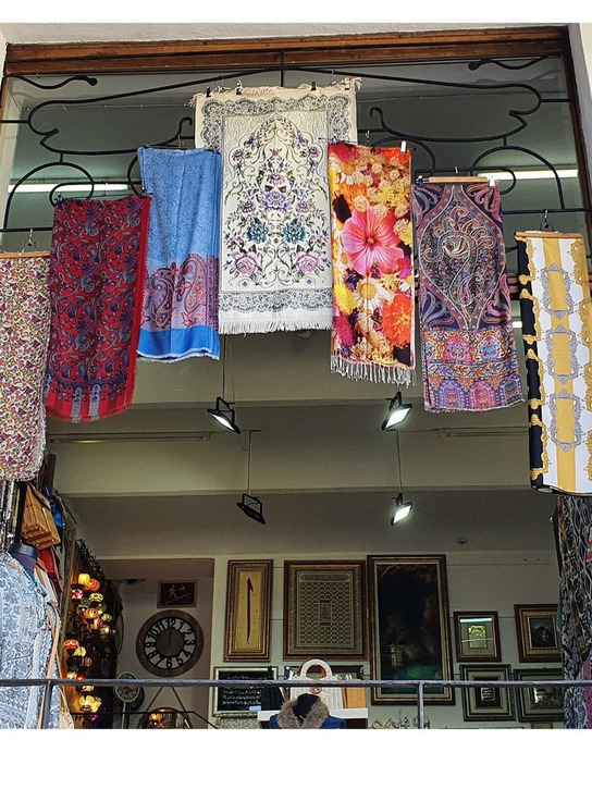 Tha hồ mua sắm từ chợ truyền thống tới trung tâm thương mại tại Mostar