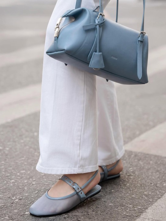 Giày bệt đơn giản nhưng đủ sức tạo nên phong cách cuốn hút