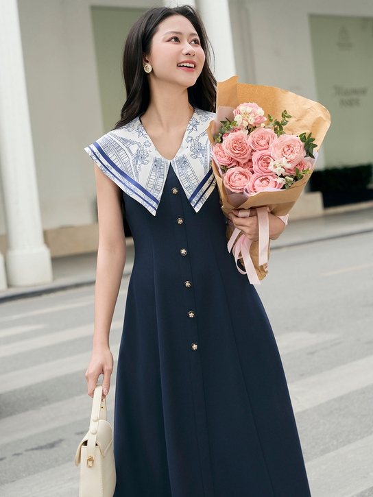 Quyến rũ, thu hút từ văn phòng đến đường phố cùng trang phục cổ chữ V