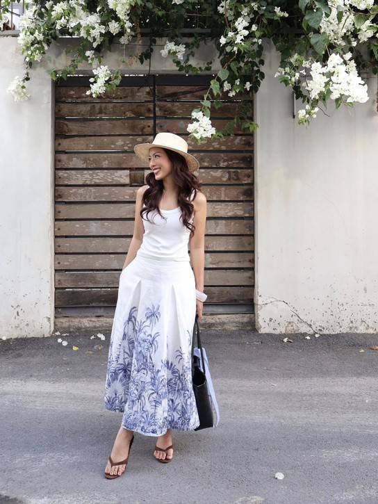 Đẹp bất bại với bộ đôi áo và chân váy dài