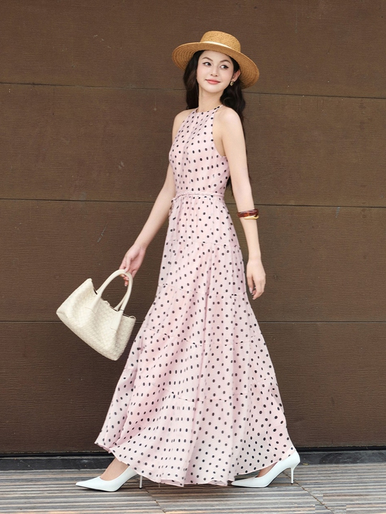 Gợi ý trang phục nhẹ mát cho những ngày nghỉ lễ 2026