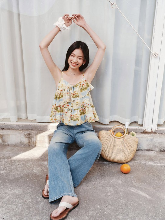 5 kiểu áo mặc với quần jeans mùa hè mát nhẹ, thời thượng