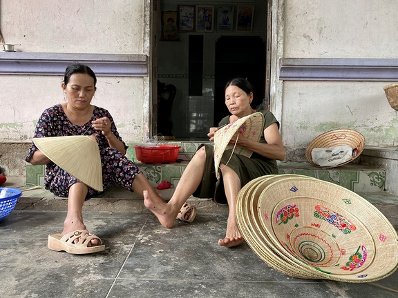 Làng nghề truyền thống vào vụ tết: Ngày đêm làm ngựa ngựa- Ảnh 2.