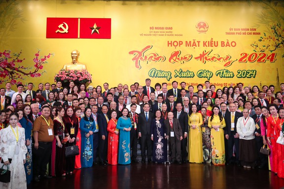 Chủ tịch Phan Văn Mãi cảm ơn nguồn lực kiều bào giúp TP.HCM vượt qua thách thức- Ảnh 8.
