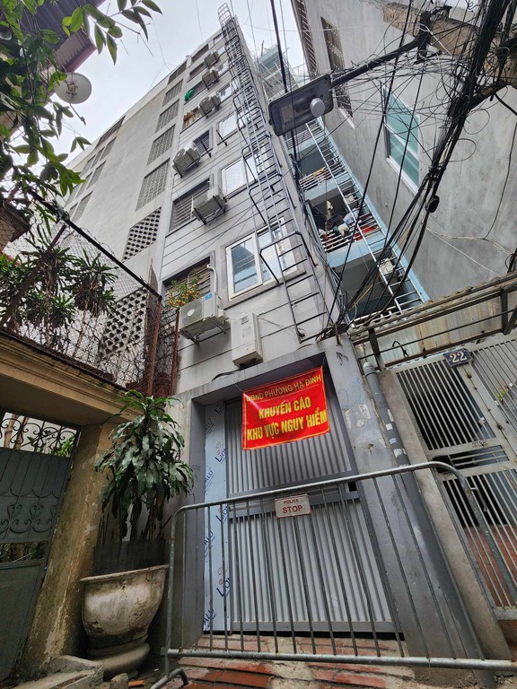 Chung cư mini 'chống nạng' ở Hà Nội xây sai phép như thế nào?- Ảnh 1.