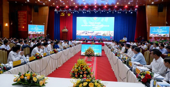 Thủ tướng Phạm Minh Chính chủ trì Hội nghị điều phối vùng Đông Nam bộ- Ảnh 1.