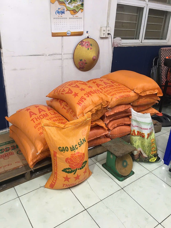 'Nồi cháo tình thương' mang hơi ấm sẻ chia đến bệnh nhân nghèo- Ảnh 3. 'Nồi cháo tình thương' mang hơi ấm sẻ chia đến bệnh nhân nghèo- Ảnh 3.