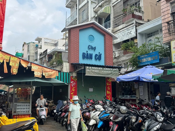 Đời chợ ở TP.HCM: Nơi những gánh rau ní…