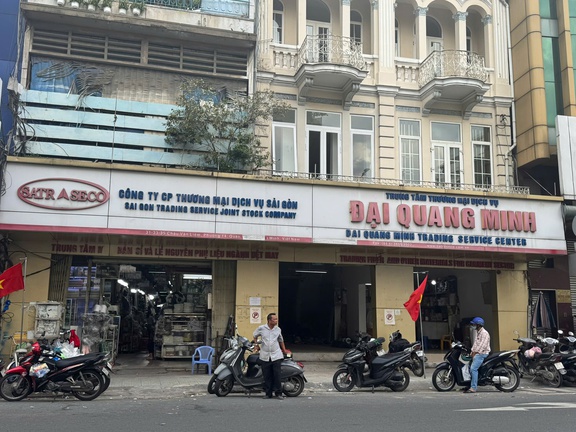 Đời chợ ở TP.HCM: Những sợi chỉ níu ký ức ở chợ Đại Quang Minh - Ảnh 1.