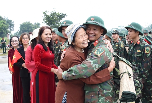 Cầu phao Phong Châu hoàn thành sứ mệnh, phục vụ hơn 5 triệu lượt người và xe- Ảnh 1.