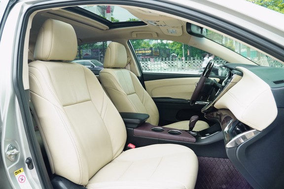 Xe nhập Mỹ Toyota Avalon sử dụng 11 năm, giá bán lại gần bằng Camry - Ảnh 3. Toyota Avalon nhập Mỹ sử dụng 11 năm, giá bán lại gần bằng Camry - Ảnh 3.