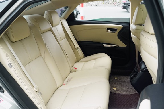Xe nhập Mỹ Toyota Avalon sử dụng 11 năm, giá bán lại gần bằng Camry - Ảnh 4. Toyota Avalon nhập Mỹ sử dụng 11 năm, giá bán lại gần bằng Camry - Ảnh 4.