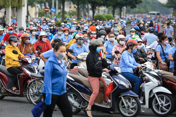 Tuyển dụng việc làm ở TP.HCM: Ngành nào đang thiếu nhân lực? - Ảnh 1.