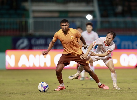Đua trụ hạng V-League khốc liệt: HAGL v…