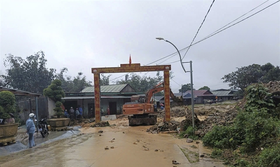 Sạt lở nghiêm trọng, gần 450 hộ dân miề…