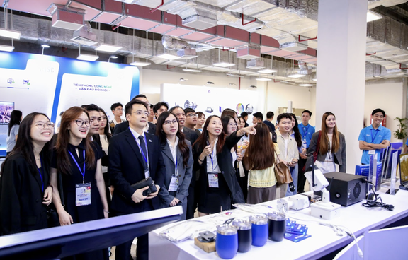 CMC gây ấn tượng tại triển lãm VIIE 2025