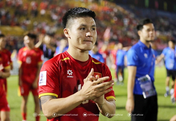 Nóng: Quang Hải tạm chia tay …