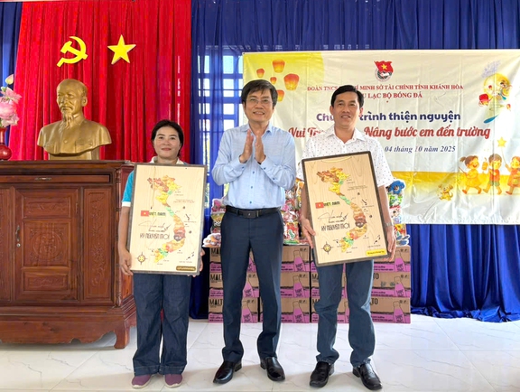 Khánh Hòa: Trao quà trung thu cho con em đồng bào khó khăn xã Suối Hiệp- Ảnh 2.