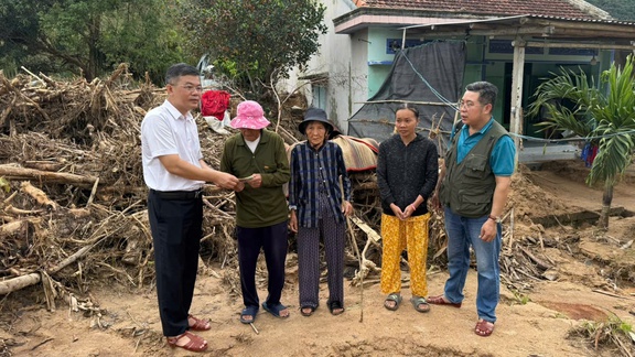 hiep hoi dieu vn cuu tro thiet thuc ba con vung lu