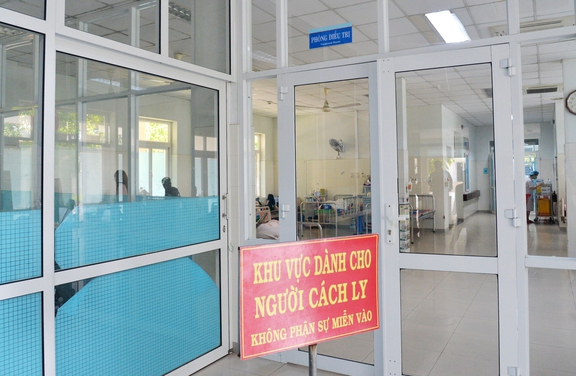 Hàng trăm trẻ em Quảng Ngãi mắc bệnh sởi - Ảnh 3.