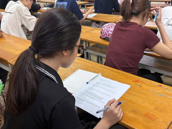 Nhiều sinh viên vẫn chật vật với tiếng Anh- Ảnh 1.