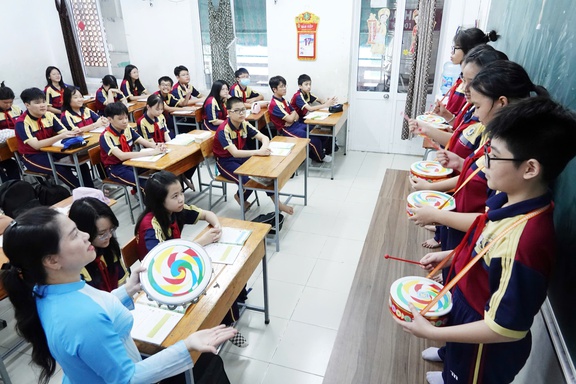 Mời nghệ sĩ, vận động viên vào trường d…