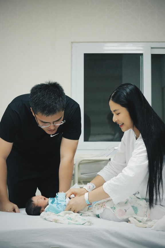 Hoa hậu Ngọc Hân 'lên chức' ở tuổi 36 - Ảnh 2.