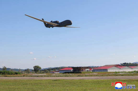 Ông Kim Jong-un thị sát thử nghiệm UAV, chỉ đạo phát triển AI - Ảnh 5.