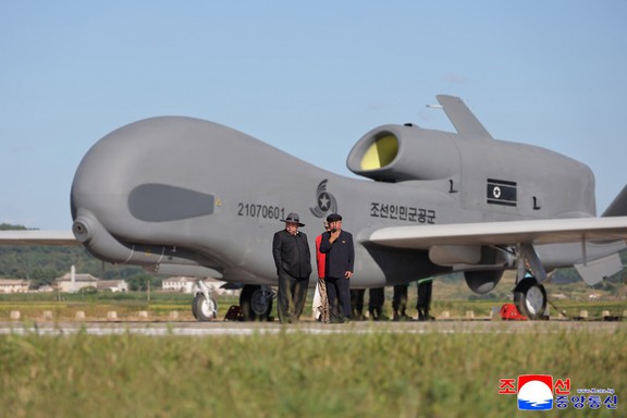 Ông Kim Jong-un thị sát thử nghiệm UAV, chỉ đạo phát triển AI - Ảnh 4.