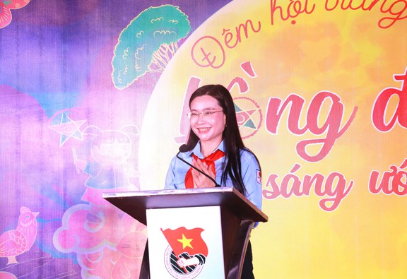 Chị Nguyễn Phạm Duy Trang trao mang “Tết trung thu” đến thiếu nhi vùng biên giới- Ảnh 3.
