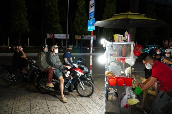 Xe bánh crêpe ‘không nỡ ăn’ của anh chà…