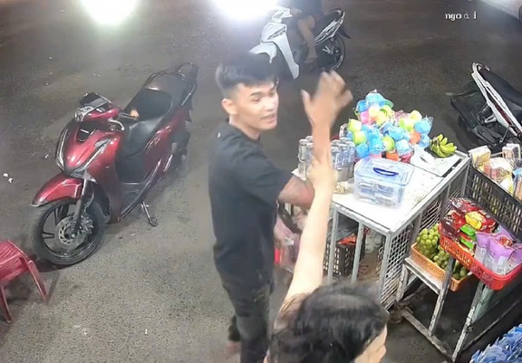 Phẫn nộ clip nam thanh niên chửi bới, đ…