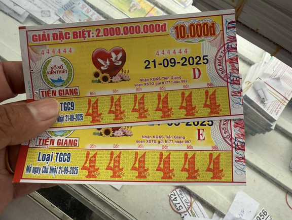 Hiếm gặp: Hai vé số dãy 444444 trúng xổ…