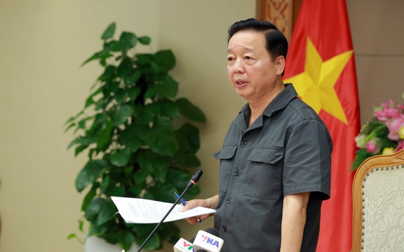 Bão số 10 rất khó lường và đang mạnh lên, di chuyển dọc bờ biển - Ảnh 1.
