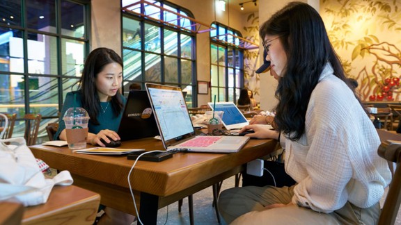 Người trẻ xoay xở tiền nhanh trong ‘thế…