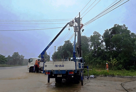 Điện lực miền Trung khôi phục cấp điện …