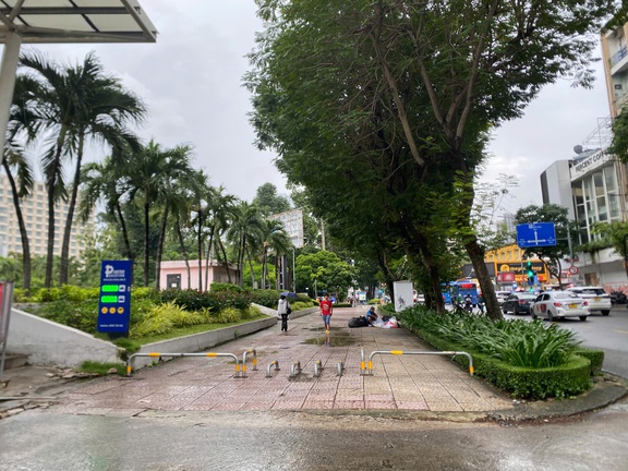 Có thể dùng những vỉa hè 'đang rảnh' là…