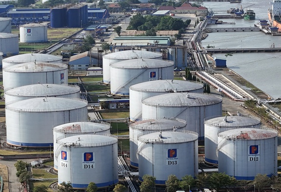 Giá xăng dầu hôm nay 11.4.2026: Dầu diesel giảm kỷ lục 12.000 đồng/lít trong tuần- Ảnh 1. Giá xăng dầu hôm nay 11.4.2026: Dầu diesel giảm kỷ lục 12.000 đồng/lít trong tuần- Ảnh 1.