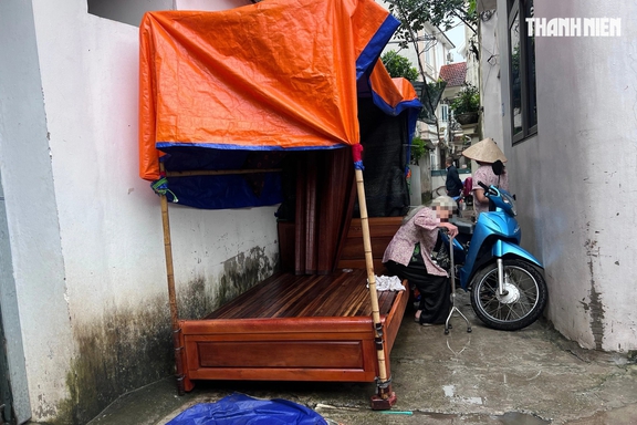 5 tháng kê giường chặn lối đi ngăn hàng xóm xây nhà trong ngõ - Ảnh 1. 5 tháng kê giường chặn lối đi ngăn hàng xóm xây nhà trong ngõ - Ảnh 1.