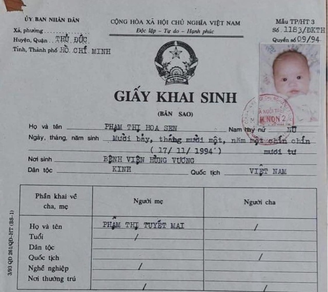 Theo giấy tờ nhận nuôi, cô sinh ra tại bệnh viện Hùng Vương.