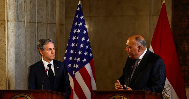 Ngoại trưởng Mỹ Antony Blinken (trái) và Ngoại trưởng Ai Cập Sameh Shoukry tại cuộc họp báo ở  Cairo hôm 30.1. 2023