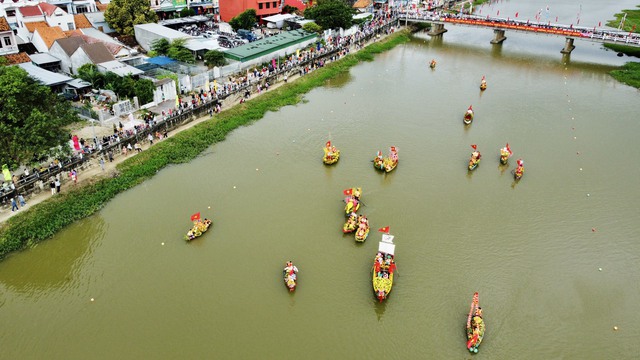 Rộn rã ngày hội đua thuyền sông Dinh - Ninh Hòa mừng xuân mới - Ảnh 11.