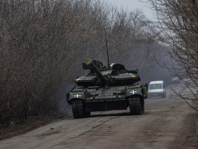 Phương Tây chậm gửi vũ khí, Ukraine mất cơ hội phản công - Ảnh 1.