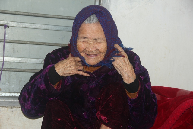 Lan tỏa trên mạng xã hội: Xúc động cụ bà 110 tuổi và cái tết sum vầy bên 112 con cháu - Ảnh 2.
