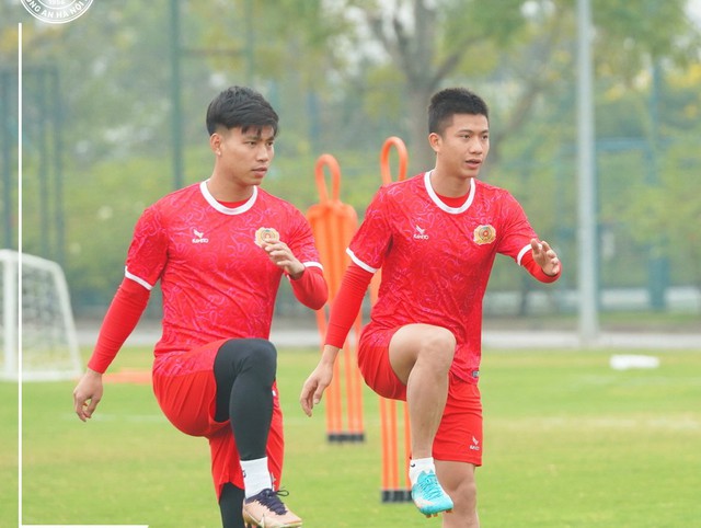 Biến động giá trị đội hình ở V-League 2023: CLB Hà Nội, HAGL rớt giá - Ảnh 3.