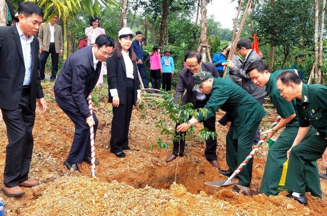 Tết trồng cây Xuân Quý Mão 2023: Đà Nẵng khuyến khích xanh hóa các đơn vị - Ảnh 4.